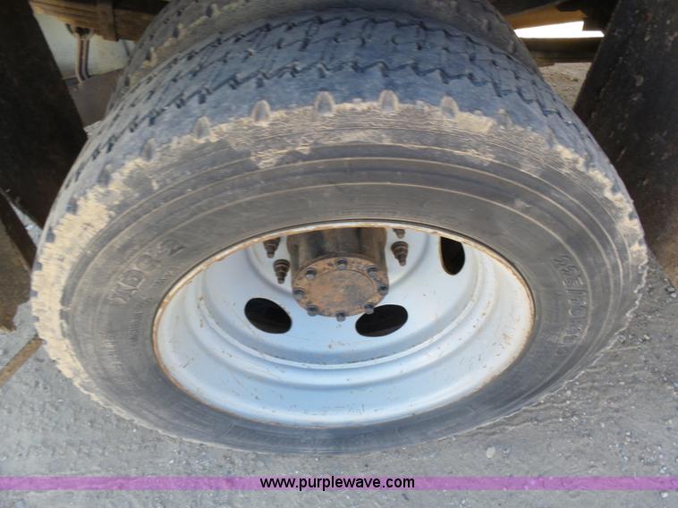 image for item J6759 2007 Ford F450 Super Duty flatbed truck