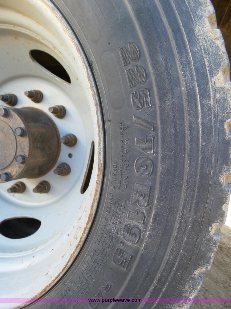 image for item J6759 2007 Ford F450 Super Duty flatbed truck