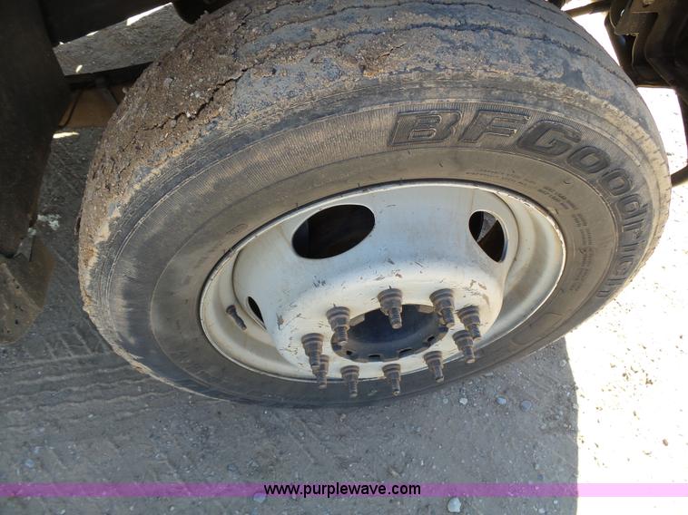 image for item J6759 2007 Ford F450 Super Duty flatbed truck