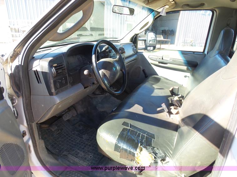 image for item J6759 2007 Ford F450 Super Duty flatbed truck