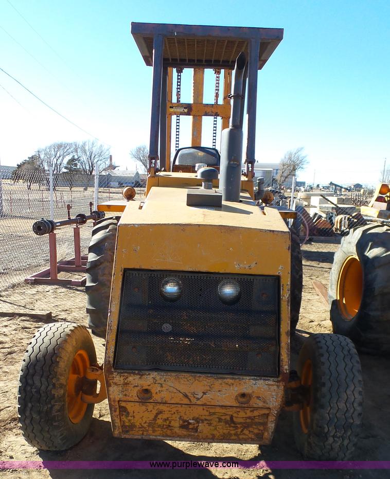 image for item J6765 Case 585C rough terrain forklift