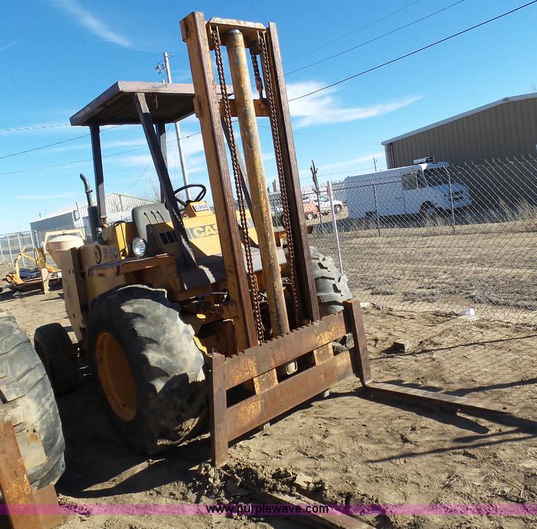 image for item J6765 Case 585C rough terrain forklift