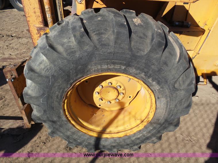 image for item J6765 Case 585C rough terrain forklift