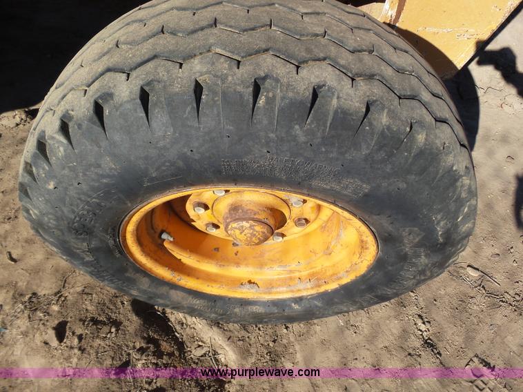 image for item J6765 Case 585C rough terrain forklift