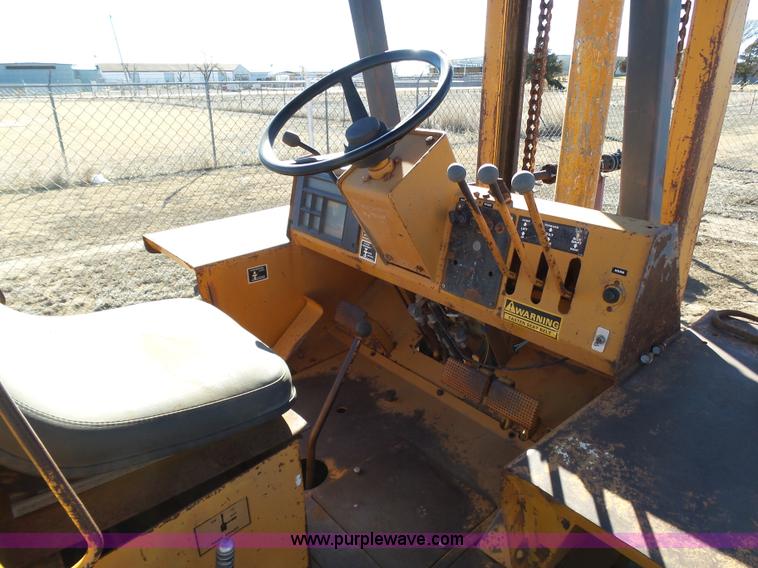 image for item J6765 Case 585C rough terrain forklift