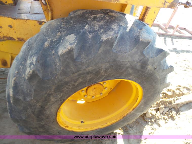 image for item J6765 Case 585C rough terrain forklift