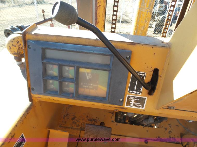 image for item J6765 Case 585C rough terrain forklift