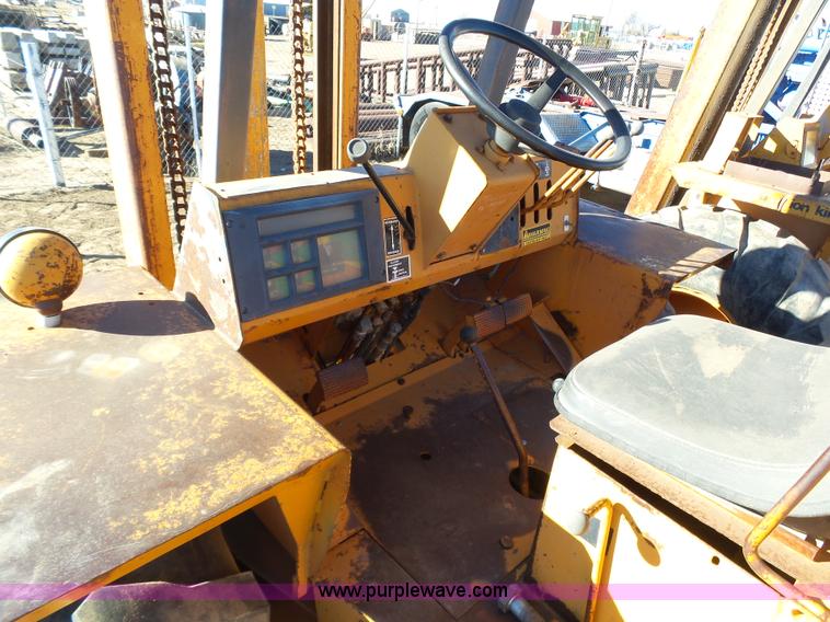 image for item J6765 Case 585C rough terrain forklift