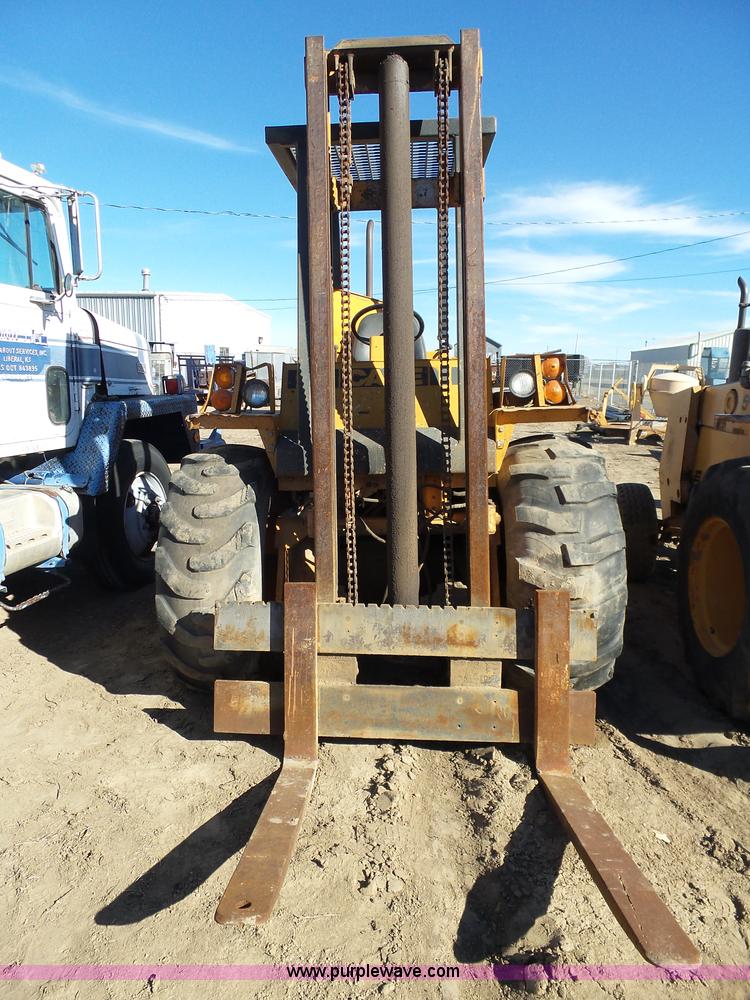 image for item J6766 Case 586D rough terrain forklift