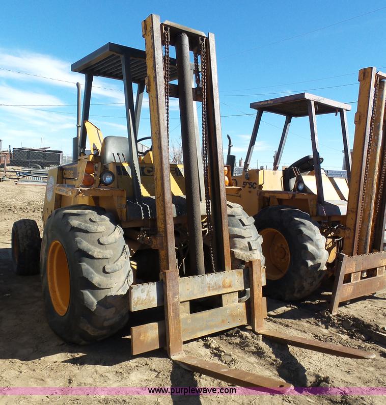 image for item J6766 Case 586D rough terrain forklift