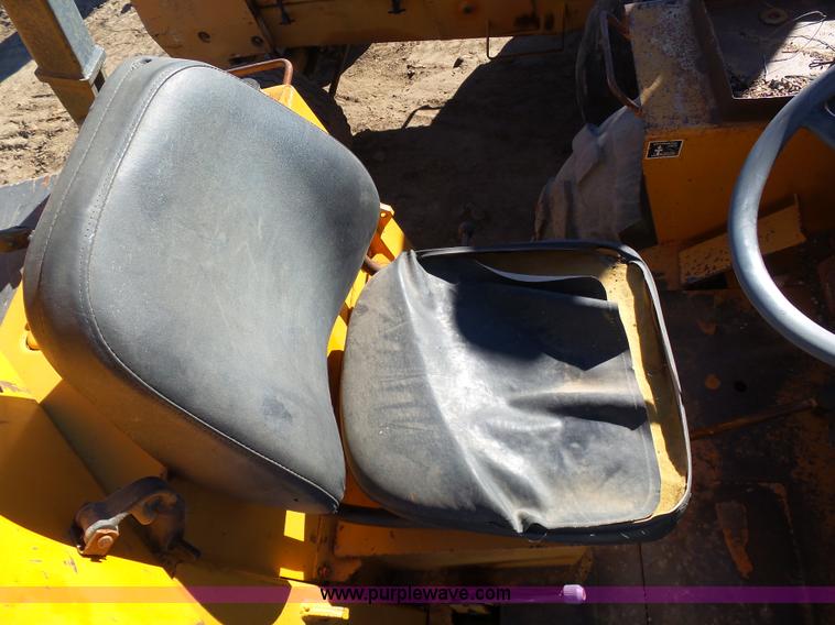 image for item J6766 Case 586D rough terrain forklift