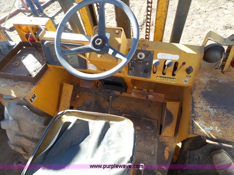 image for item J6766 Case 586D rough terrain forklift