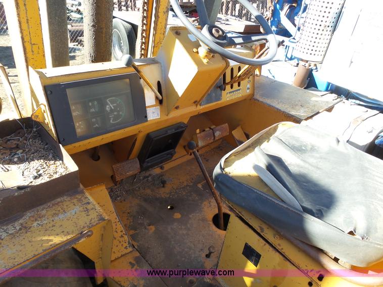 image for item J6766 Case 586D rough terrain forklift