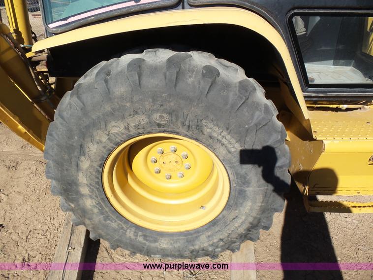 image for item J6768 Caterpillar 420D backhoe