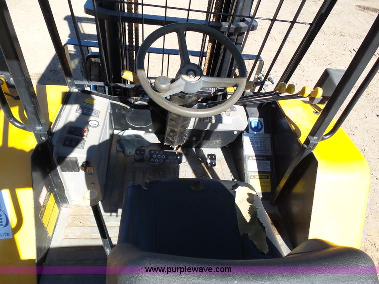 image for item J6770 2000 JCB 930 forklift