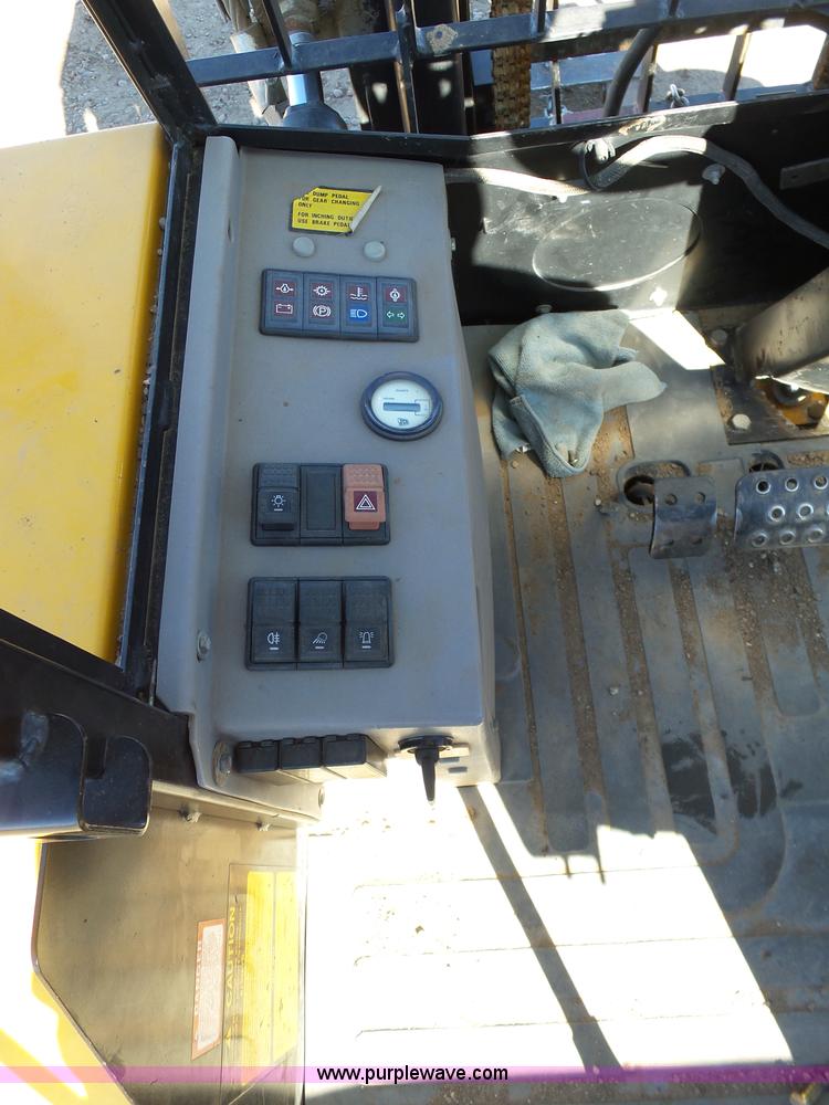 image for item J6770 2000 JCB 930 forklift