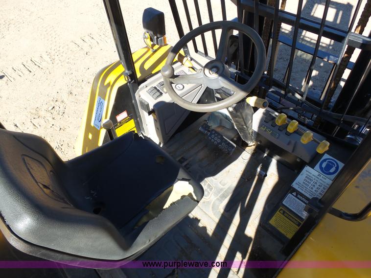 image for item J6770 2000 JCB 930 forklift