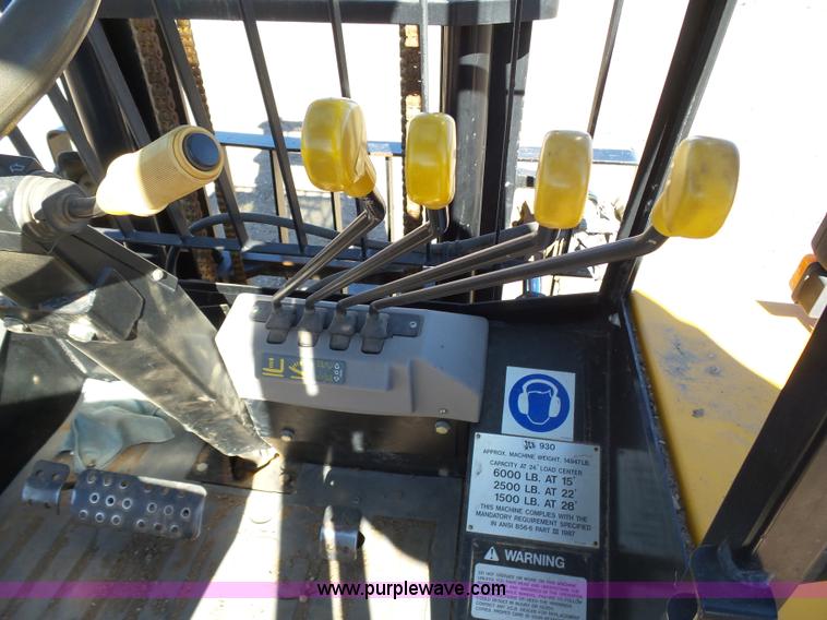 image for item J6770 2000 JCB 930 forklift
