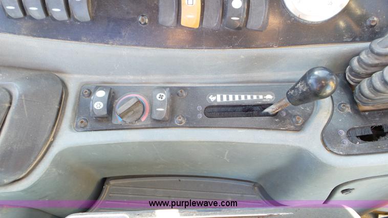 image for item J6772 2001 Caterpillar 420D backhoe