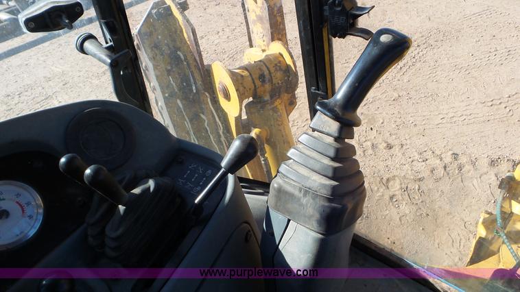 image for item J6772 2001 Caterpillar 420D backhoe