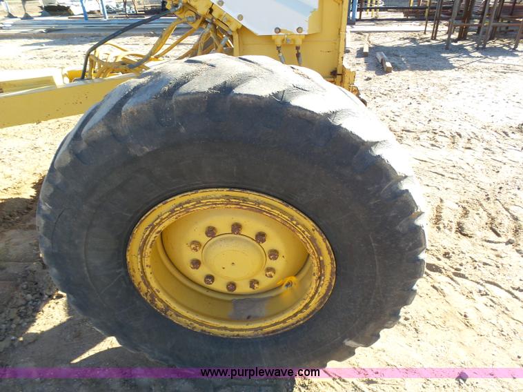 image for item J6774 1991 Caterpillar 120G motor grader