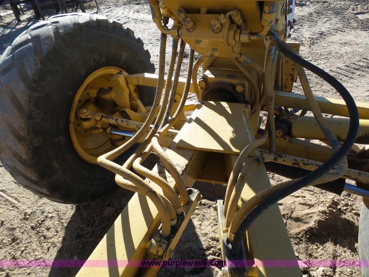 image for item J6774 1991 Caterpillar 120G motor grader