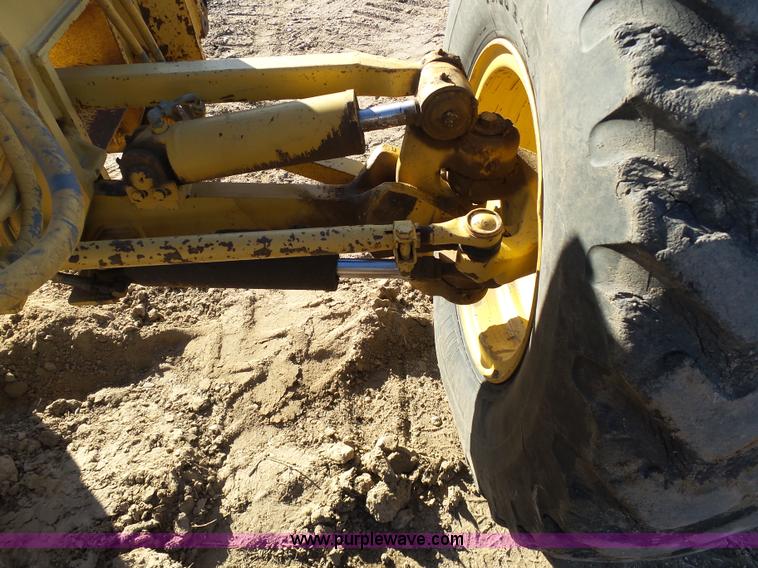 image for item J6774 1991 Caterpillar 120G motor grader