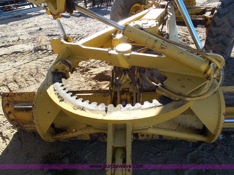 image for item J6774 1991 Caterpillar 120G motor grader