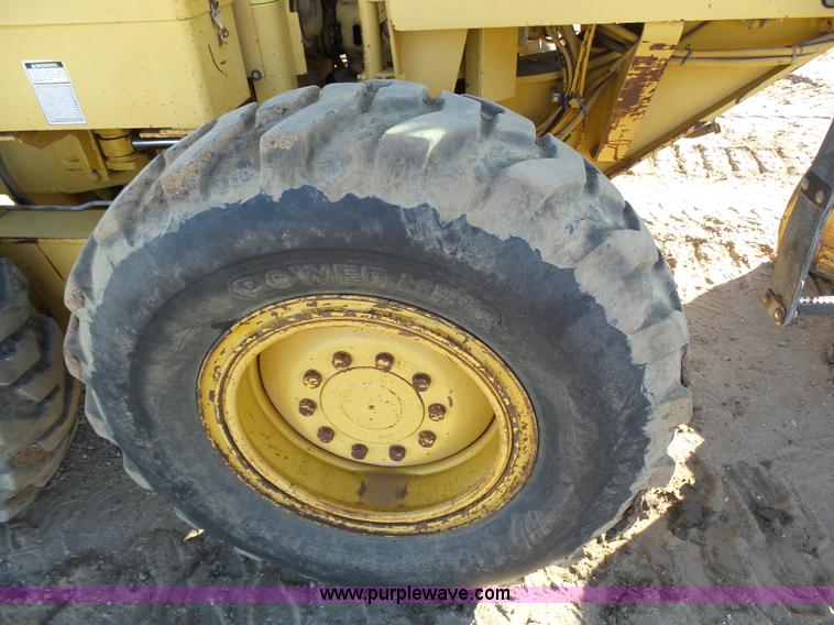 image for item J6774 1991 Caterpillar 120G motor grader