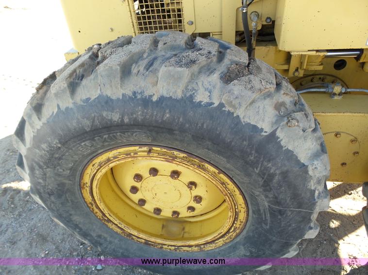 image for item J6774 1991 Caterpillar 120G motor grader