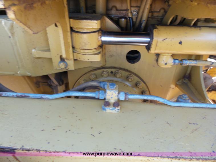 image for item J6774 1991 Caterpillar 120G motor grader