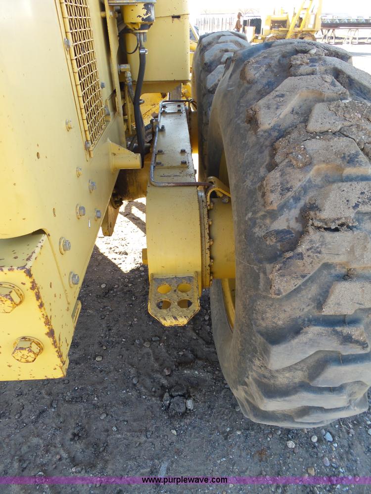 image for item J6774 1991 Caterpillar 120G motor grader