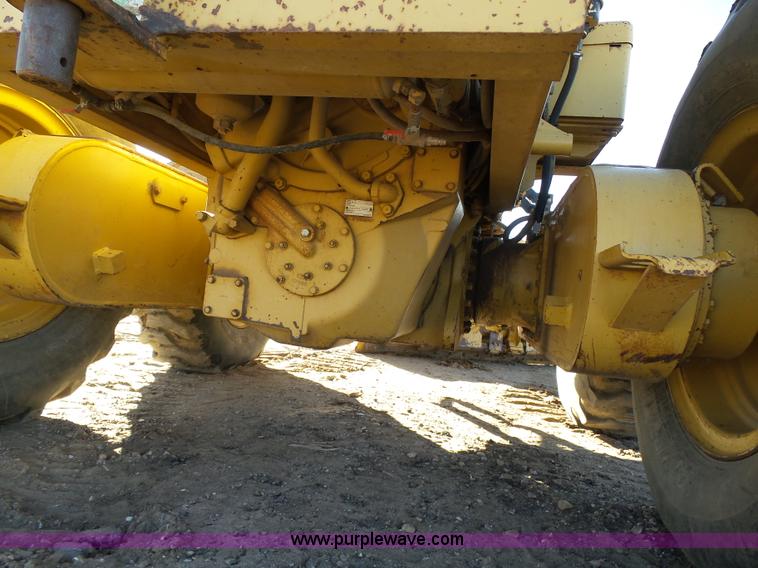 image for item J6774 1991 Caterpillar 120G motor grader