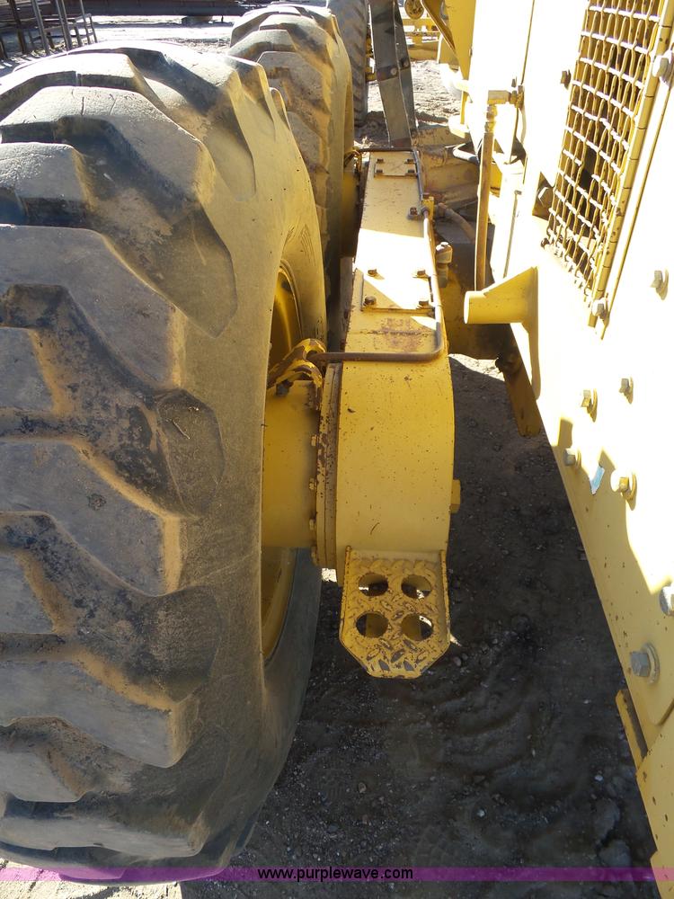 image for item J6774 1991 Caterpillar 120G motor grader