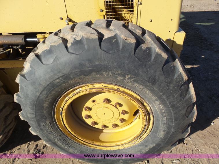 image for item J6774 1991 Caterpillar 120G motor grader
