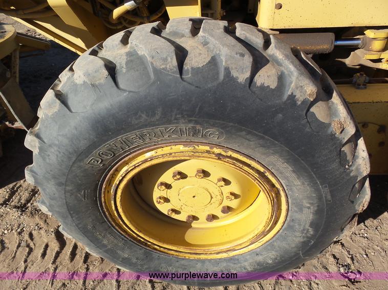 image for item J6774 1991 Caterpillar 120G motor grader