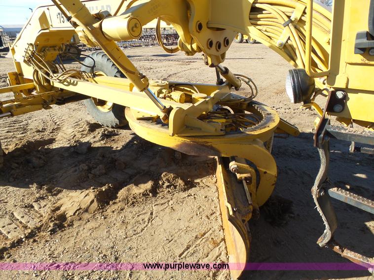 image for item J6774 1991 Caterpillar 120G motor grader