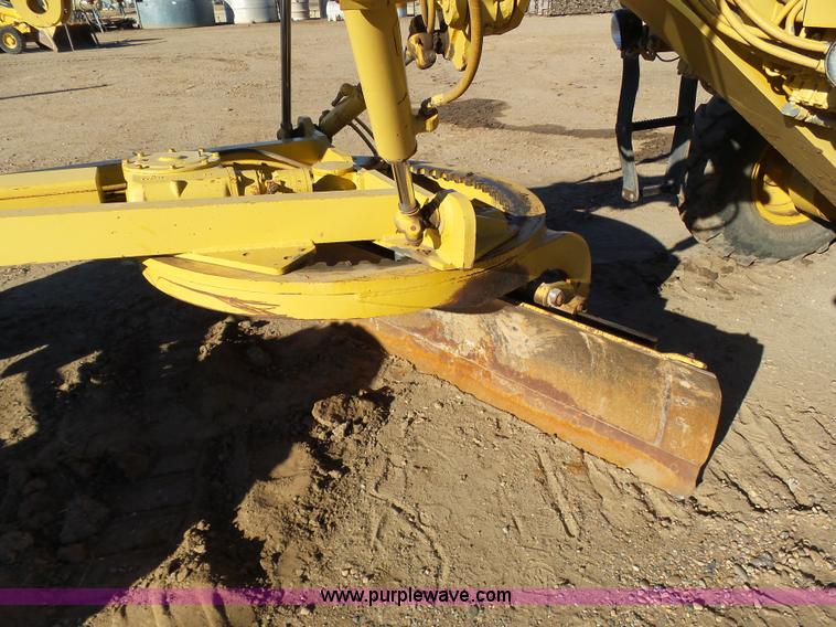 image for item J6774 1991 Caterpillar 120G motor grader
