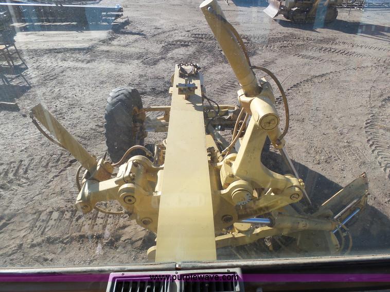 image for item J6774 1991 Caterpillar 120G motor grader