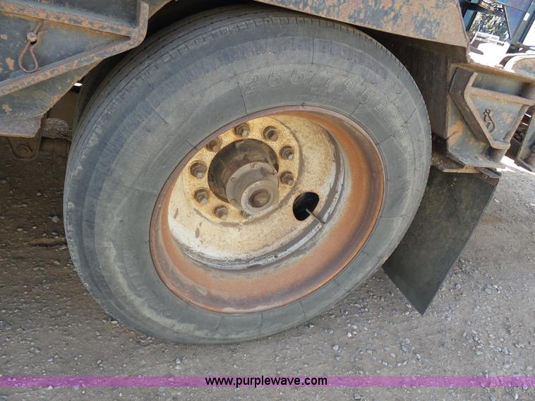 image for item J6787 1974 Carrier King 4000 equipment trailer