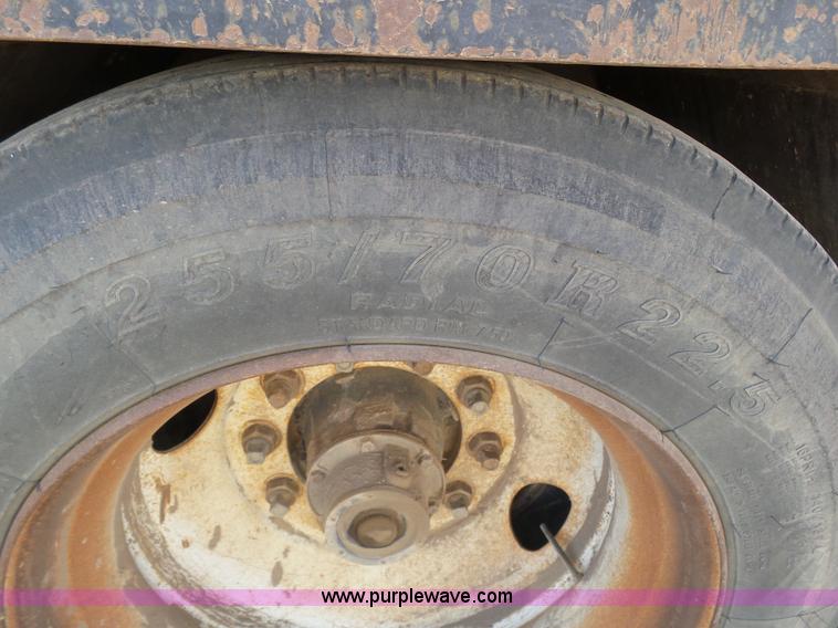 image for item J6787 1974 Carrier King 4000 equipment trailer