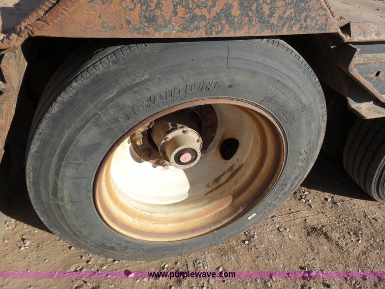 image for item J6787 1974 Carrier King 4000 equipment trailer