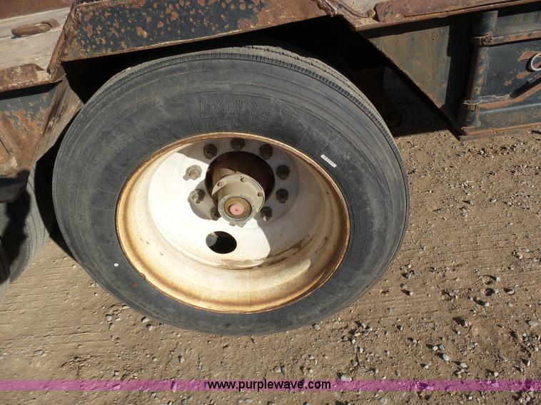 image for item J6787 1974 Carrier King 4000 equipment trailer