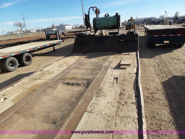 image for item J6787 1974 Carrier King 4000 equipment trailer