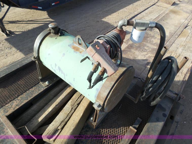 image for item J6787 1974 Carrier King 4000 equipment trailer