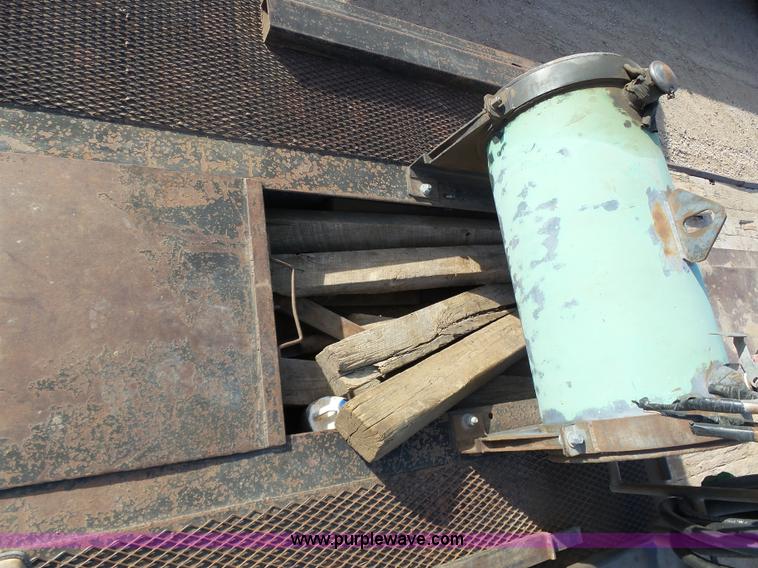 image for item J6787 1974 Carrier King 4000 equipment trailer