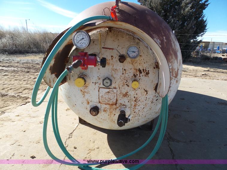 image for item J6797 500 gallon propane tank