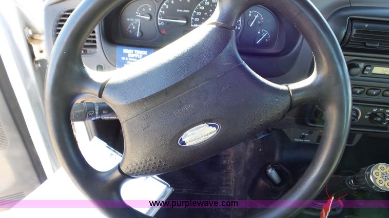 image for item J8255 2001 Ford Ranger XL