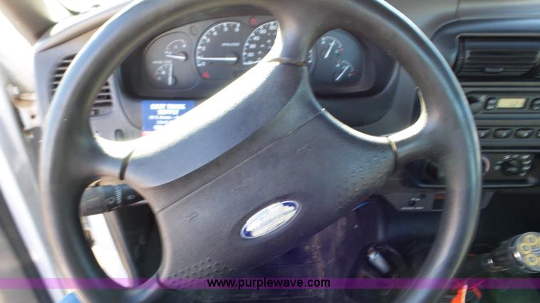 image for item J8255 2001 Ford Ranger XL