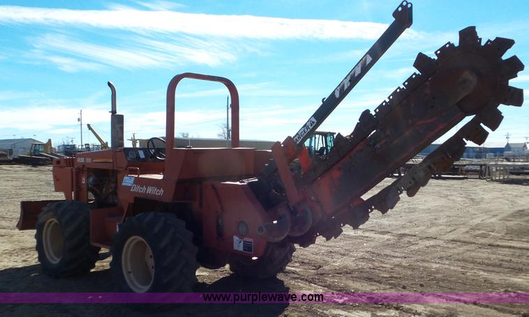 image for item J8257 Ditch Witch 7610DD trencher